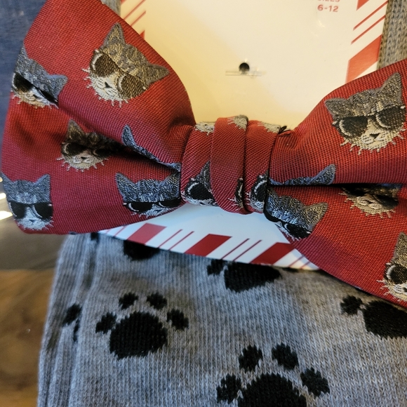 SALE-North Pole Trading Co men's bowtie and socks with cat theme set - Picture 3 of 7